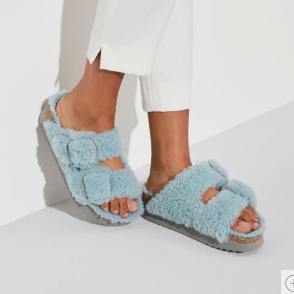 Birkenstock Blue Fuzzy Sandals Arizona Big Buckle Shearling Oiled Leather in Color Midnight  main image 2